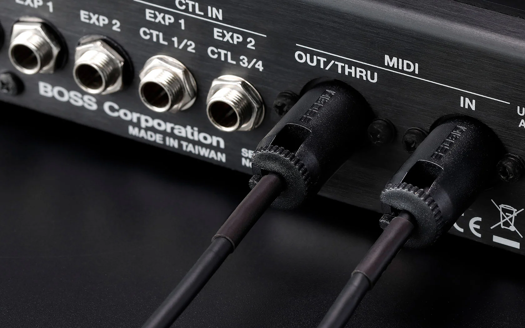 BOSS Multi Dir MIDI Cable 1ft - Image 3