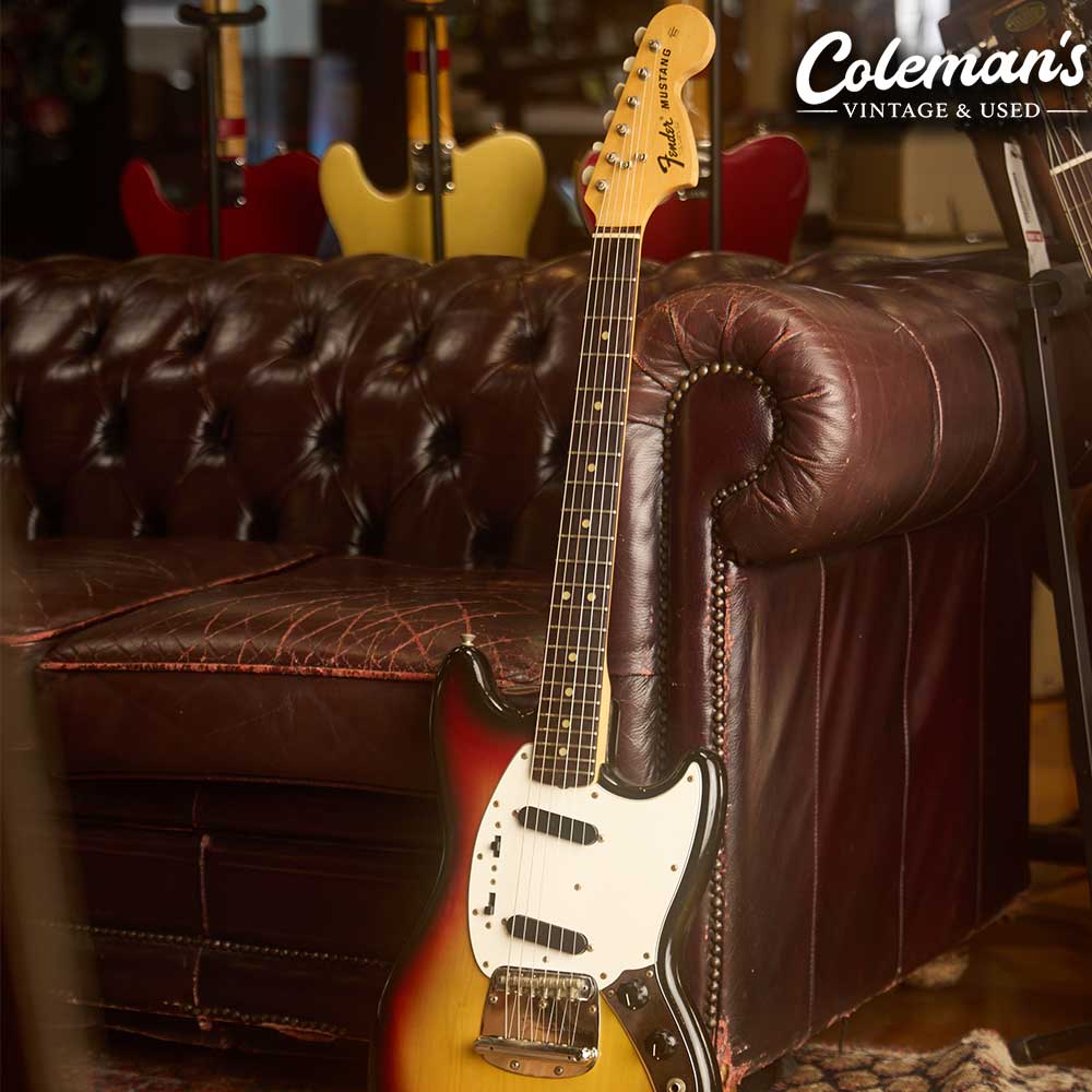 PRELOVED FENDER 1975 Mustang 3 Colour Sunburst - Image 2
