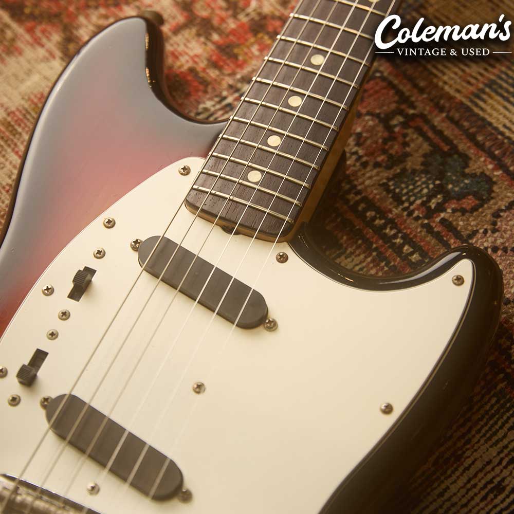PRELOVED FENDER 1975 Mustang 3 Colour Sunburst - Image 7